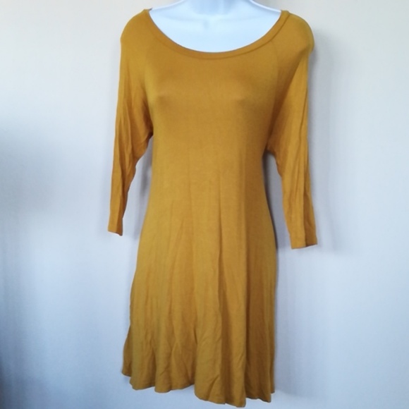 2 small dresses - Picture 6 of 7